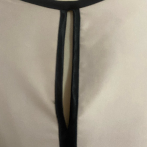 Elegant Black and White Dress - Picture 3 of 9